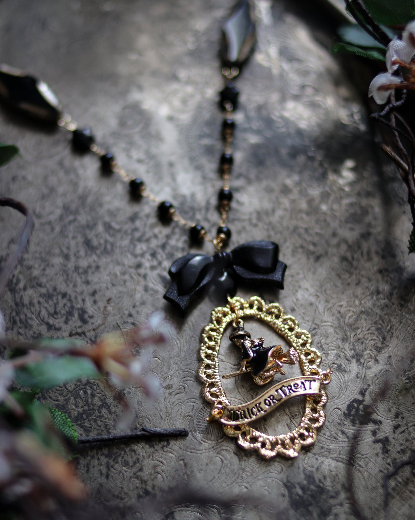 Vintage style necklace - Witch's Mischief