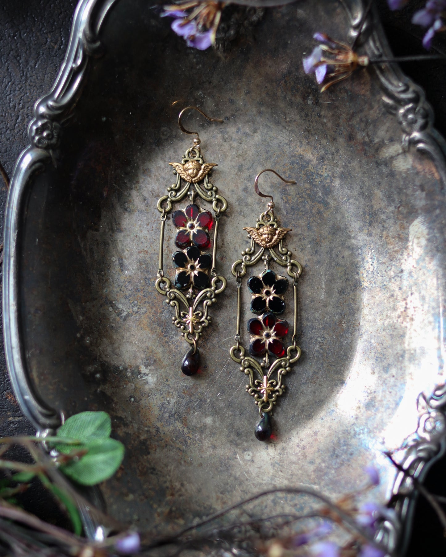 Earrings - Red & black flower 耳環 - 紅黑花