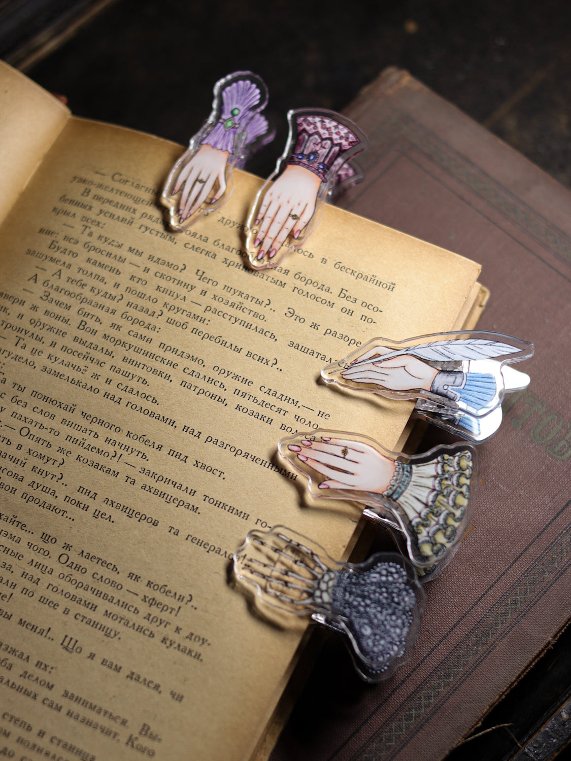 Acrylic Clip Set - Lady's Hand
