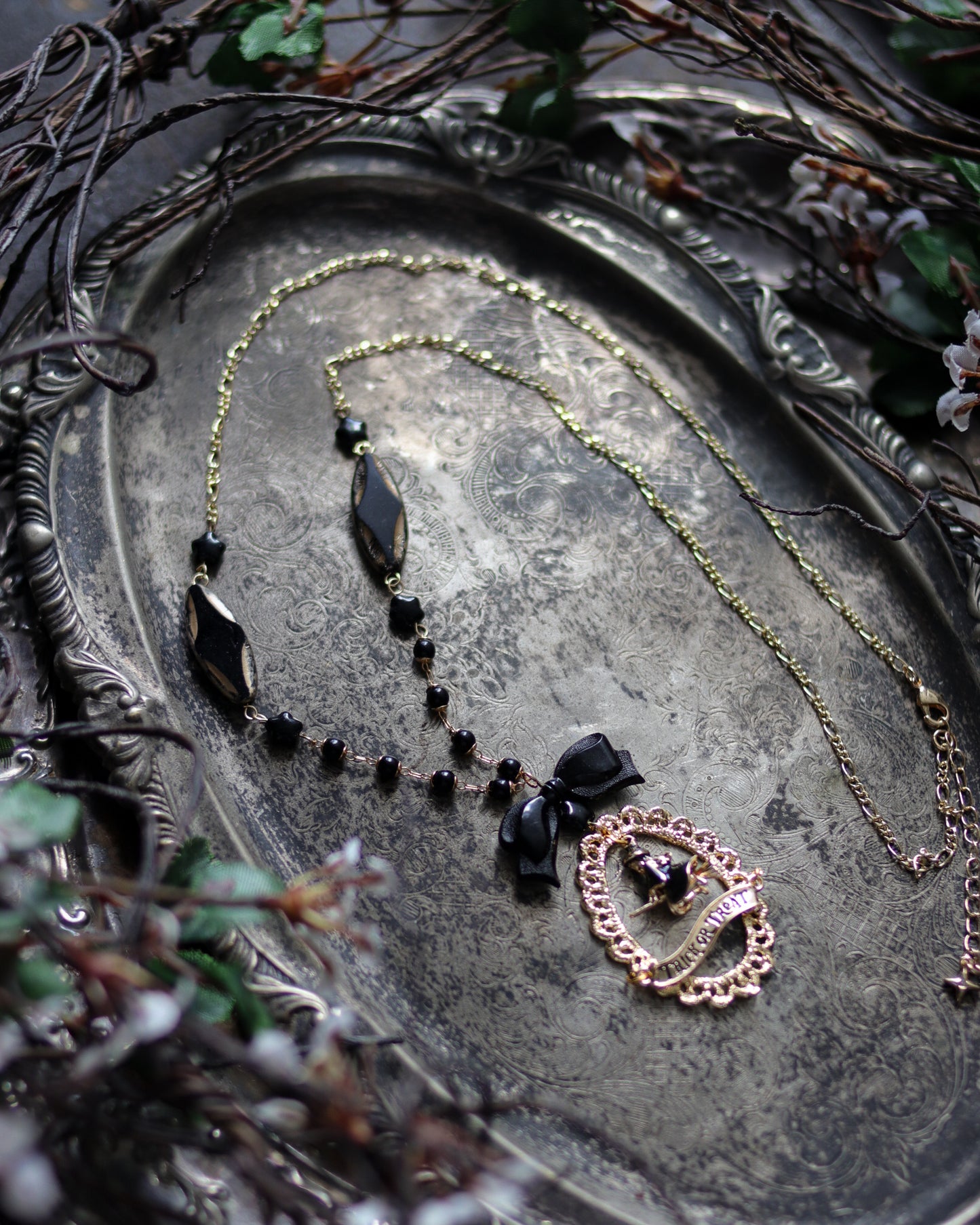 Vintage style necklace - Witch's Mischief