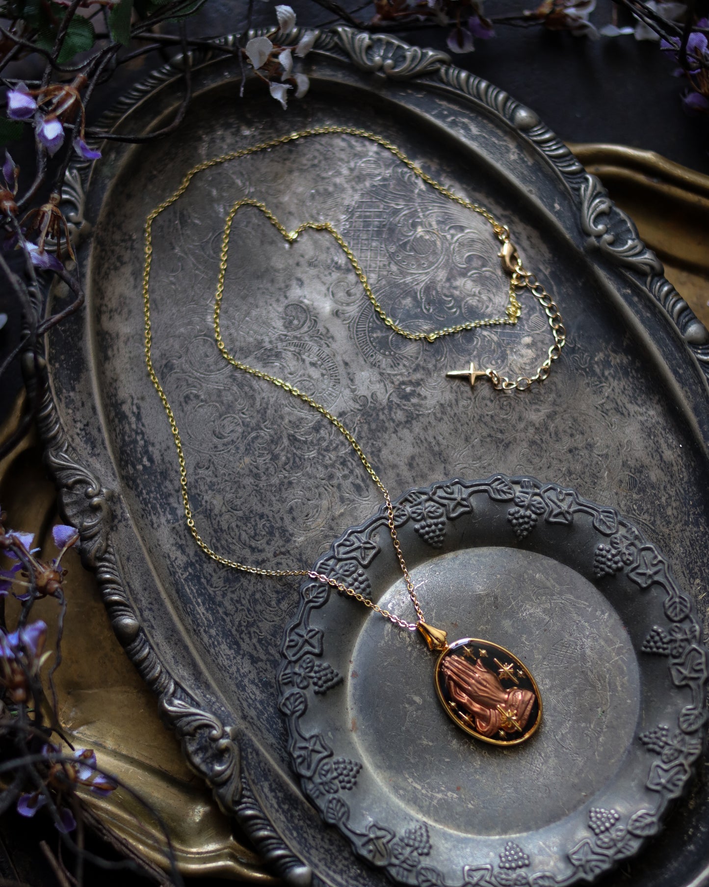 Vintage style necklace - Pray