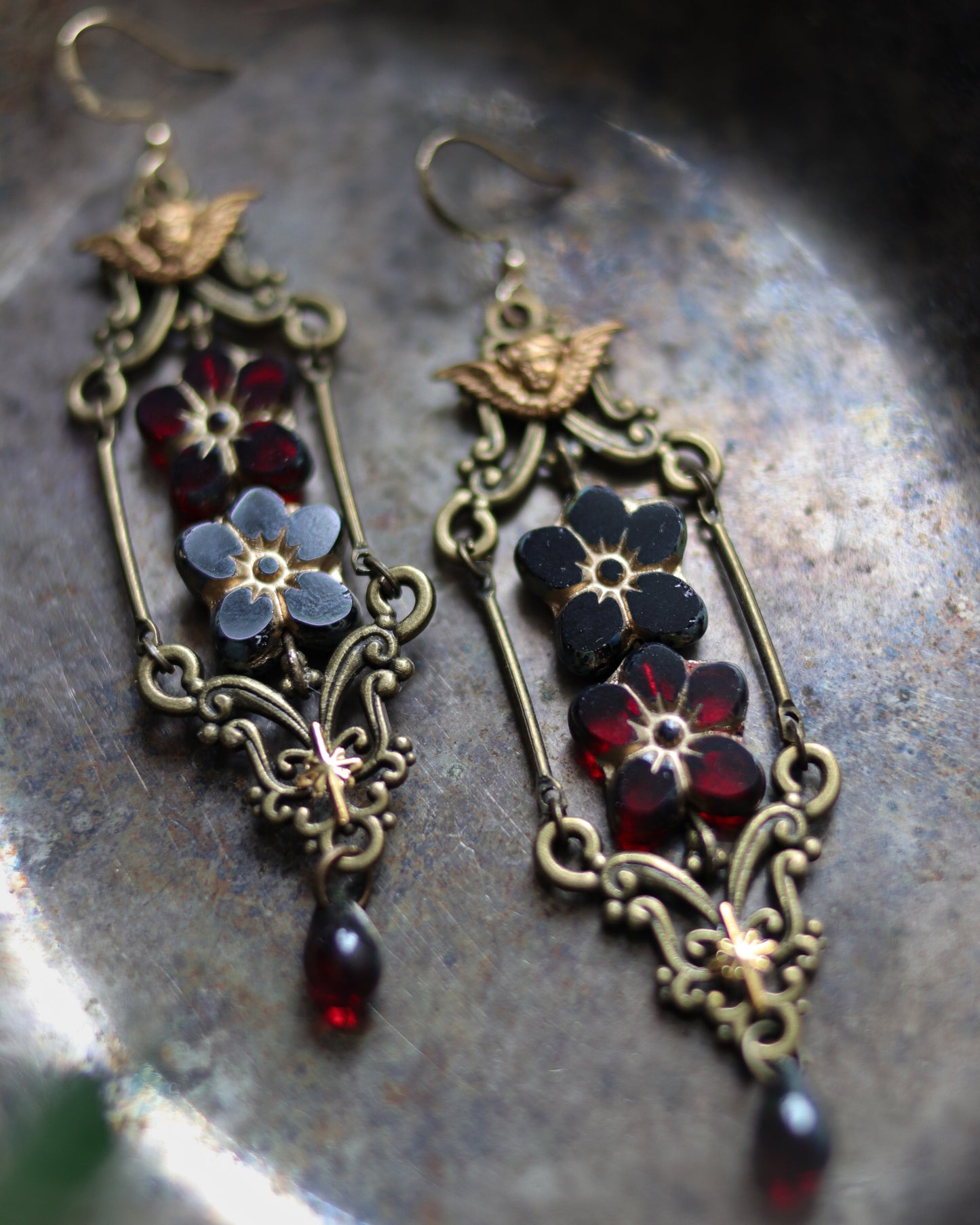 Earrings - Red & black flower 耳環 - 紅黑花