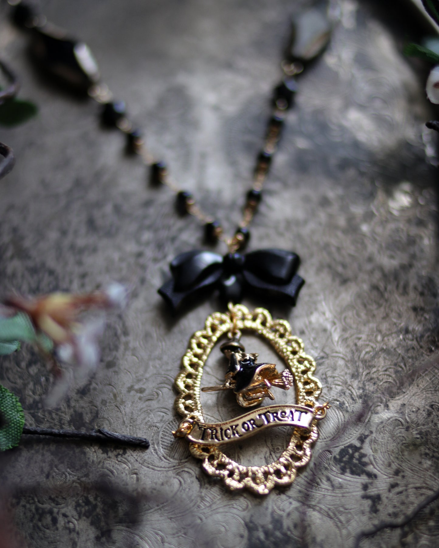 Vintage style necklace - Witch's Mischief
