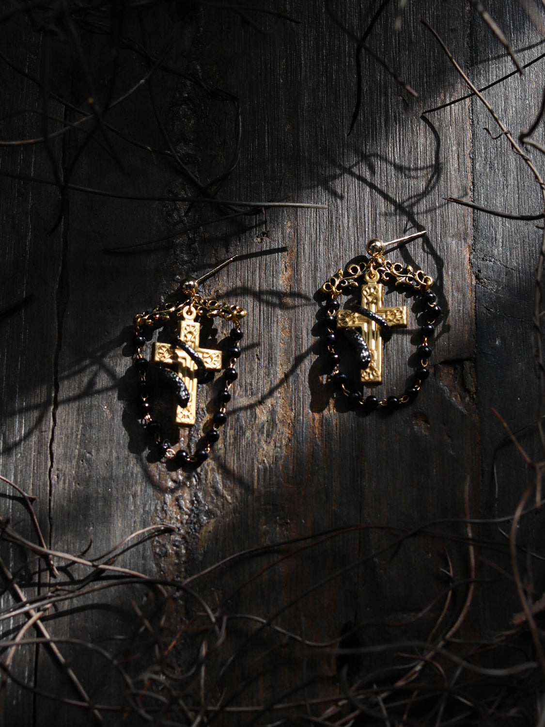 Vintage style earrings - Black snake in paradise：Twine