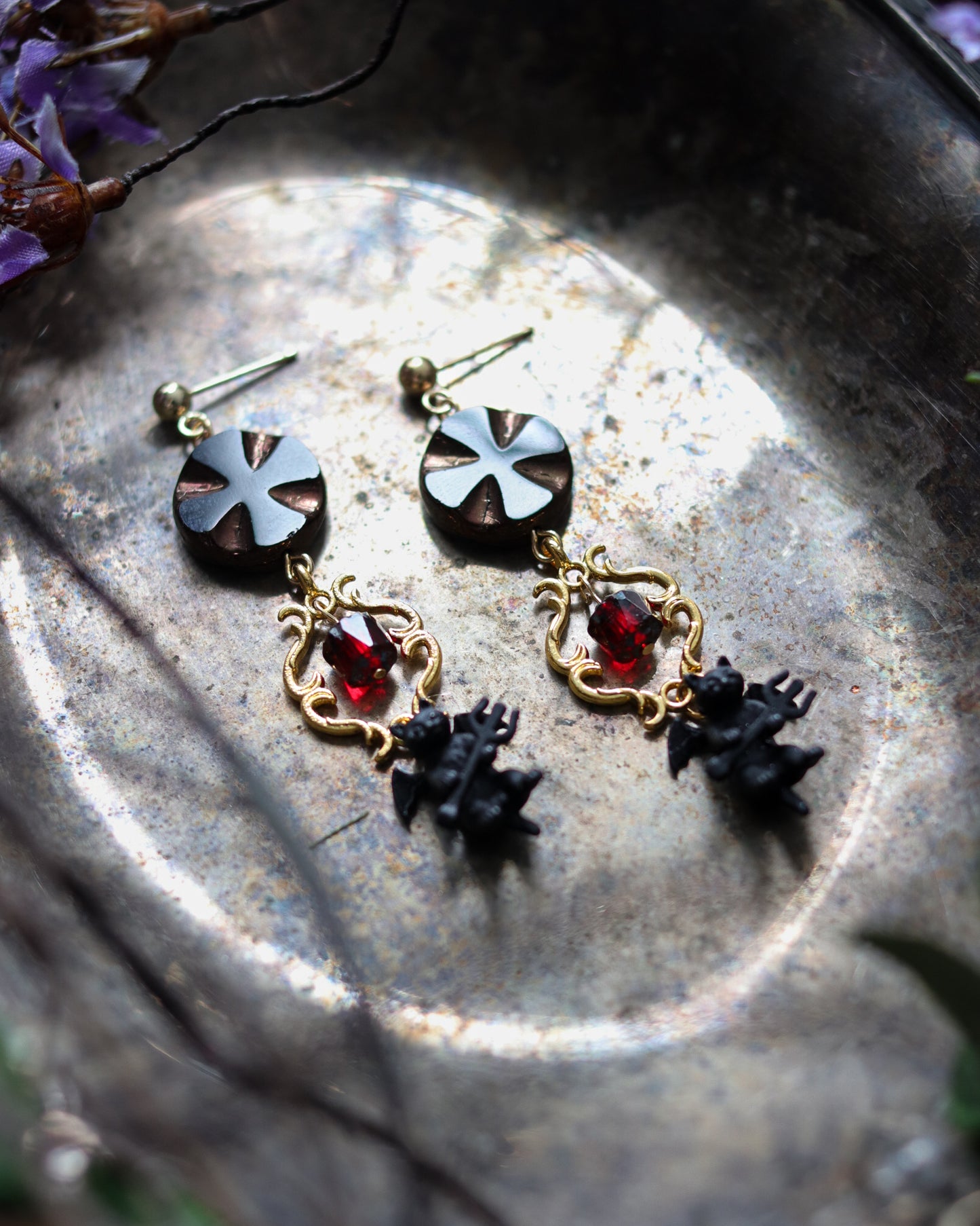 Vintage style earrings - Devil Cat Summon