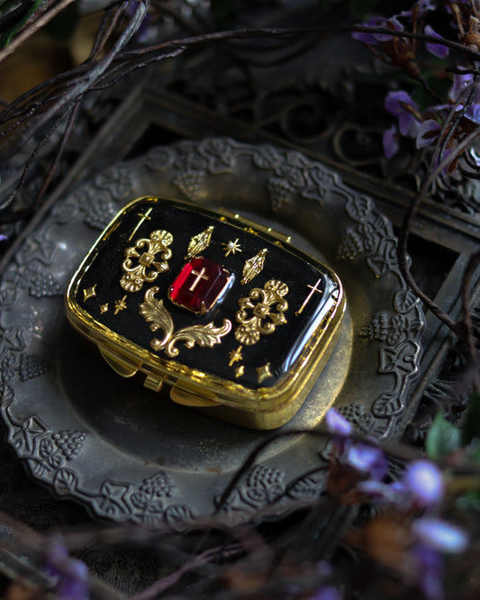 Vintage style mini jewelry pill box - Red Redemption