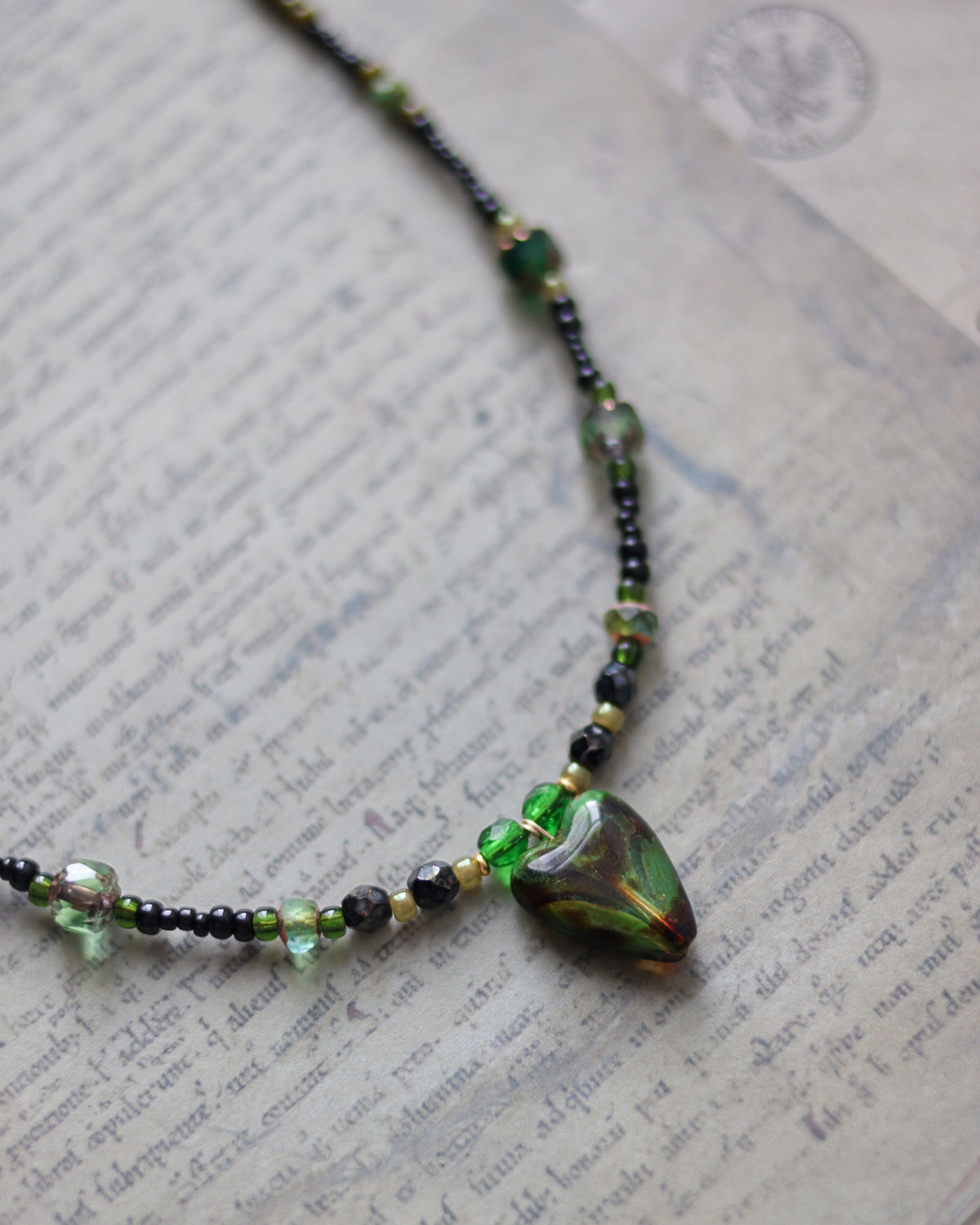 Czech glass bead necklace - Deep green and tranquil 捷克琉璃項鍊 - 深綠謐靜