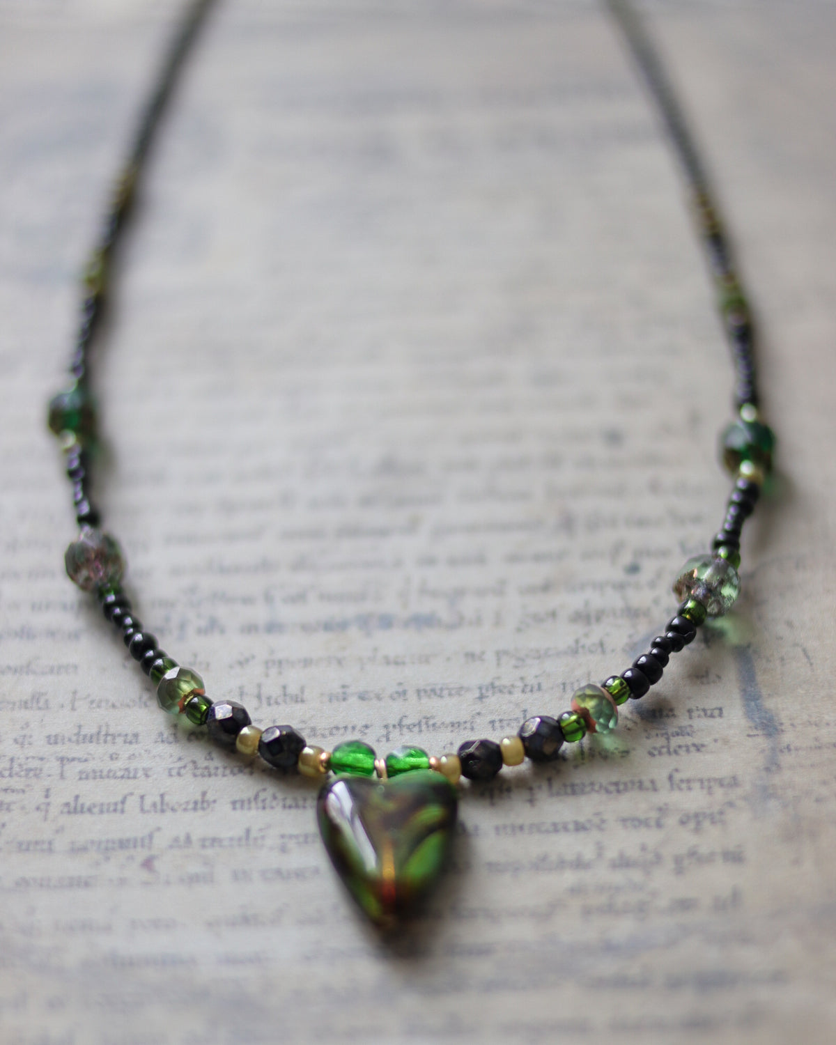Czech glass bead necklace - Deep green and tranquil 捷克琉璃項鍊 - 深綠謐靜