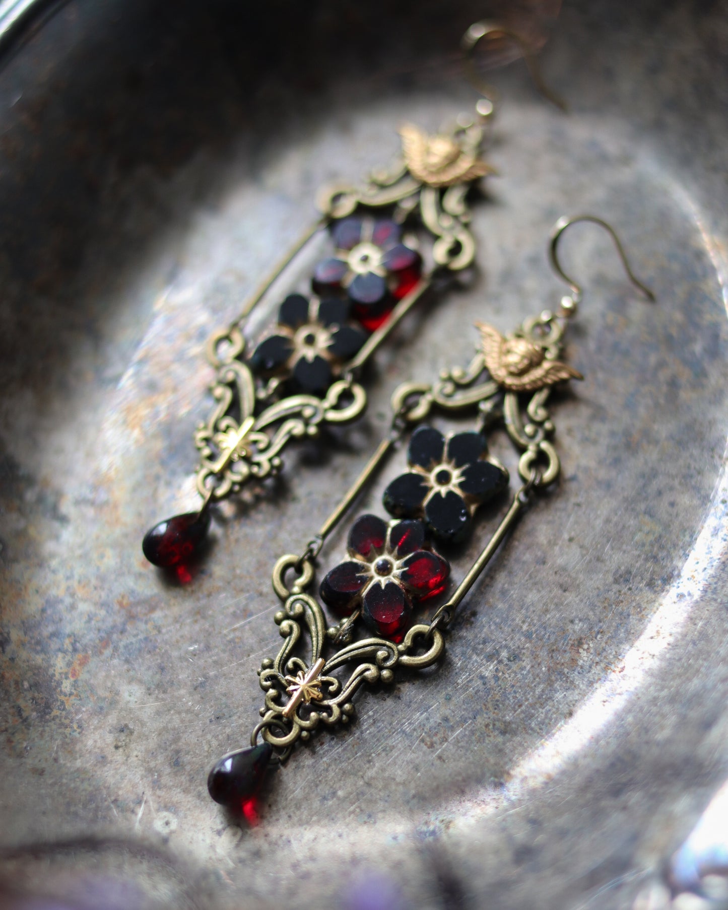 Earrings - Red & black flower 耳環 - 紅黑花