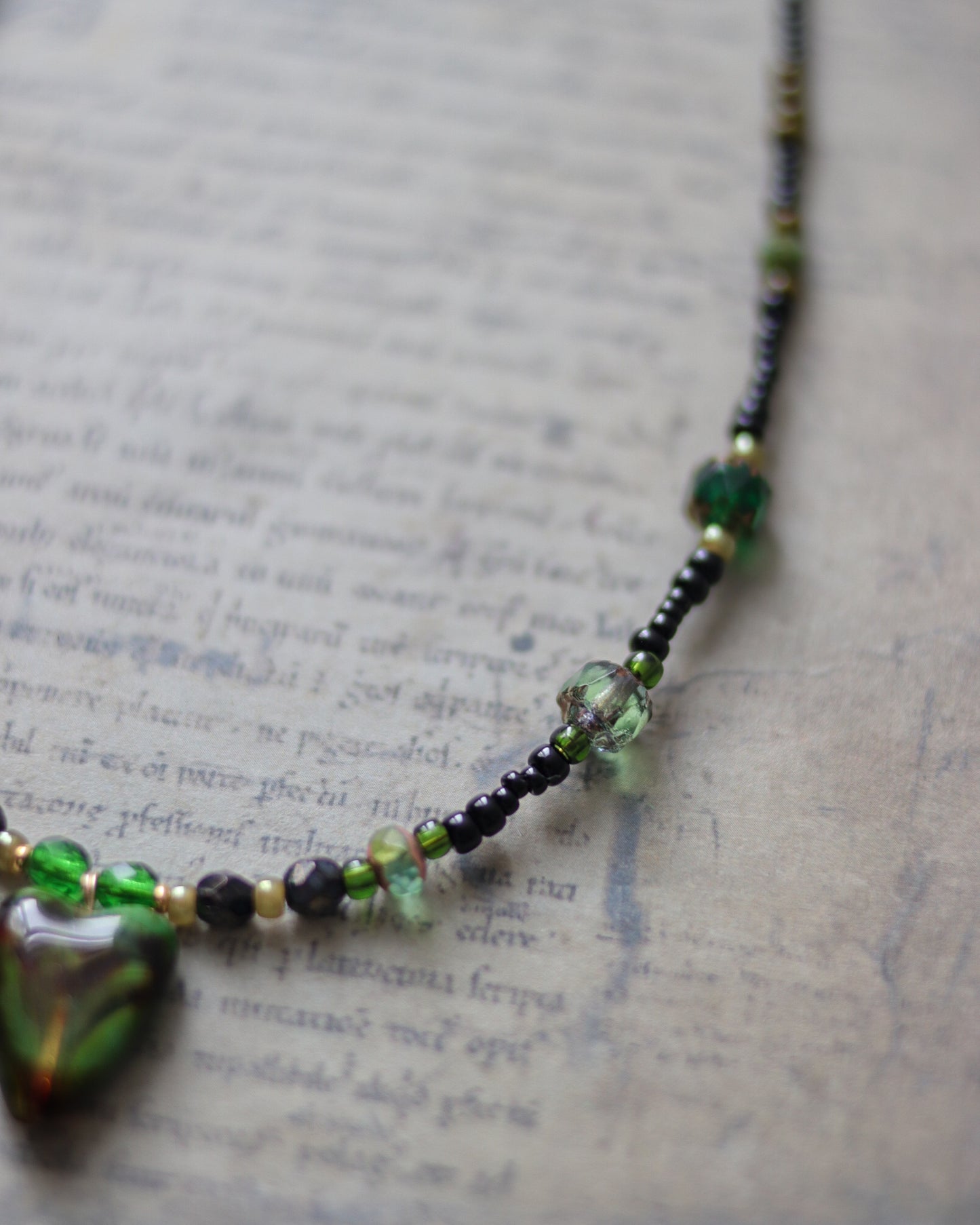 Czech glass bead necklace - Deep green and tranquil 捷克琉璃項鍊 - 深綠謐靜