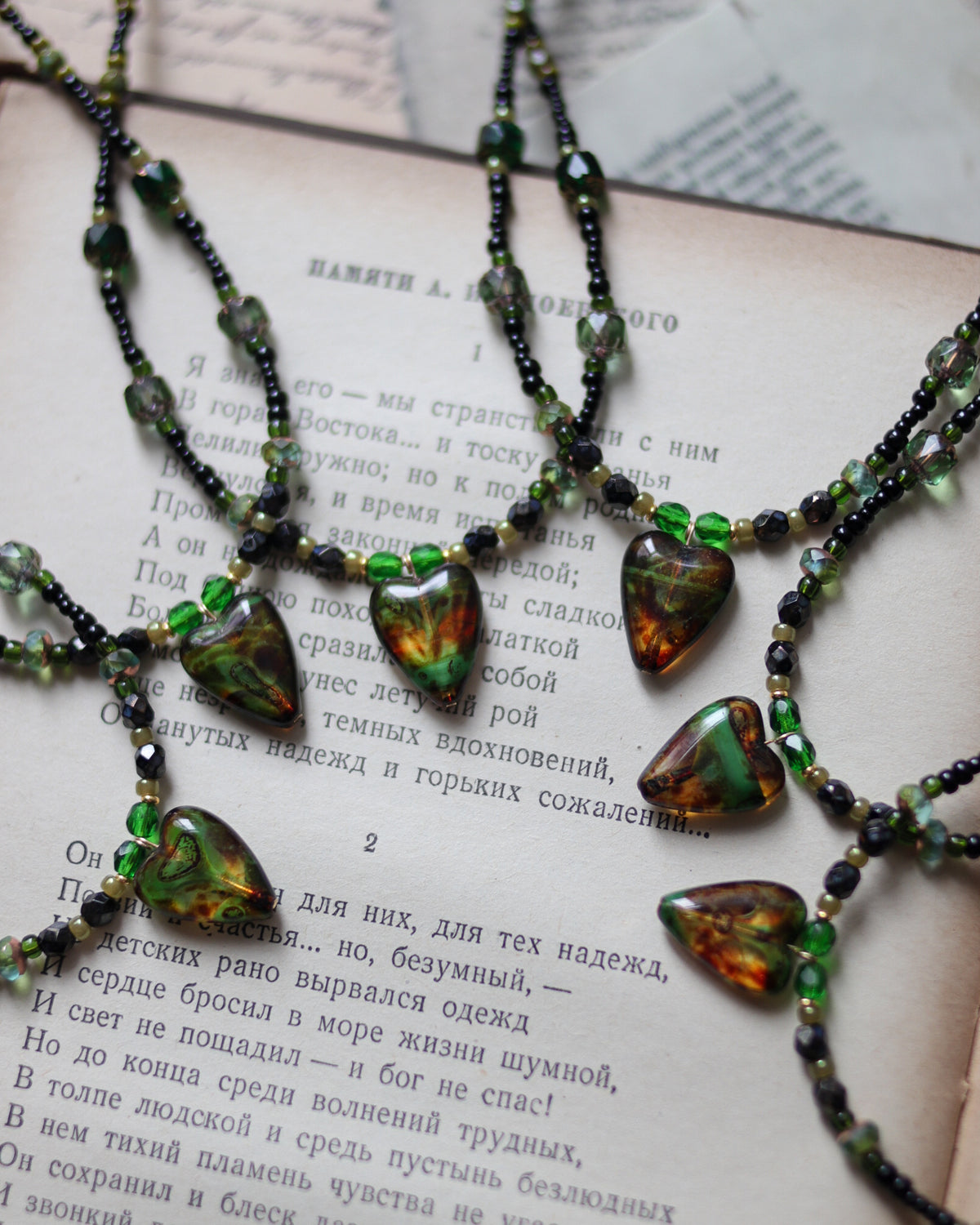 Czech glass bead necklace - Deep green and tranquil 捷克琉璃項鍊 - 深綠謐靜