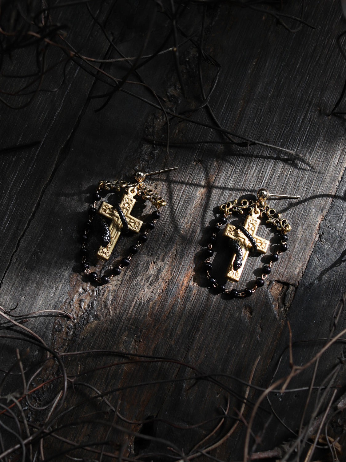 Vintage style earrings - Black snake in paradise：Twine