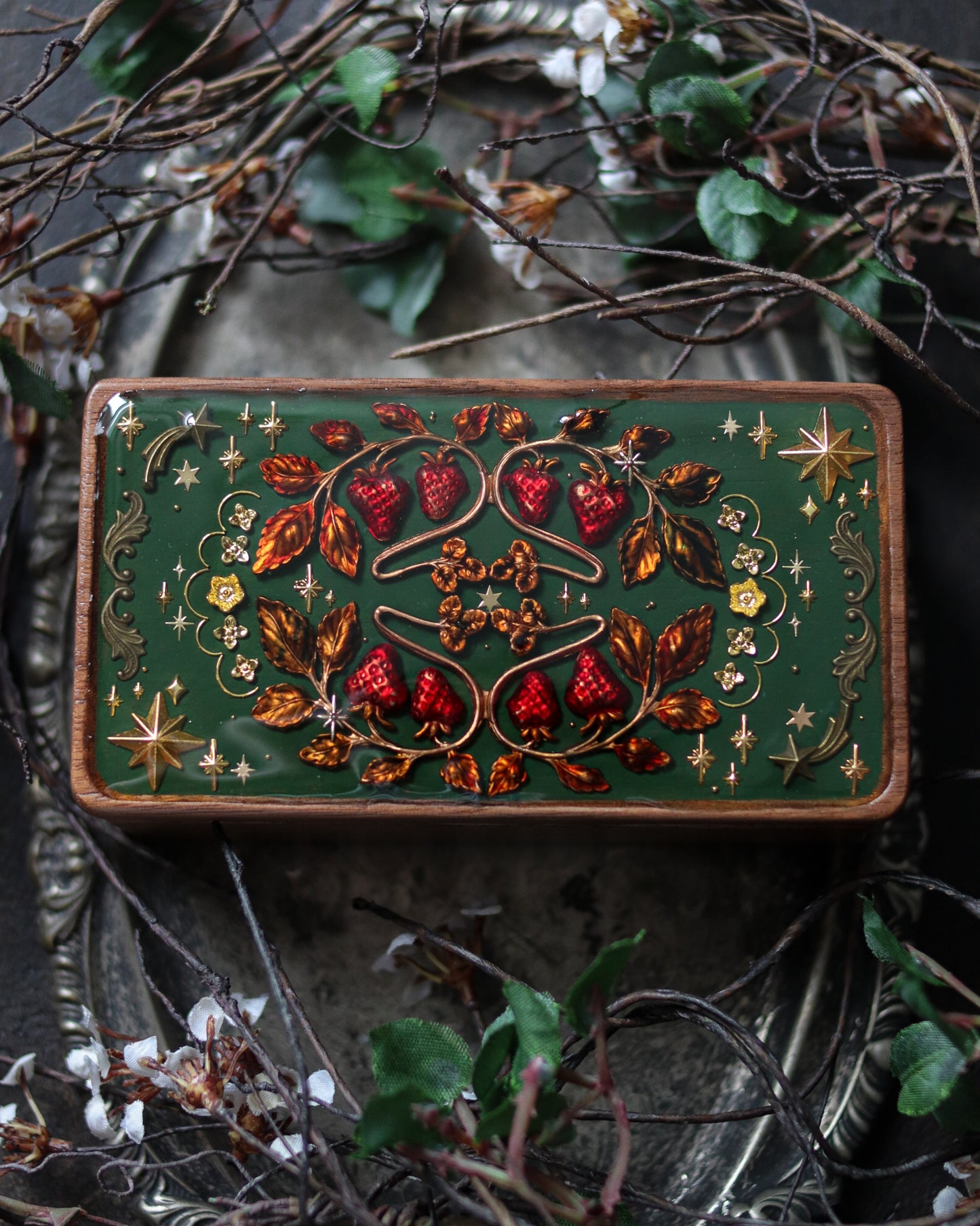 Walnut jewelry box - Strawberry Rhapsody 胡桃木首飾盒 - 草莓狂想曲