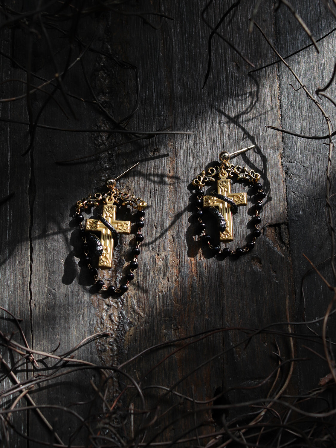 Vintage style earrings - Black snake in paradise：Twine