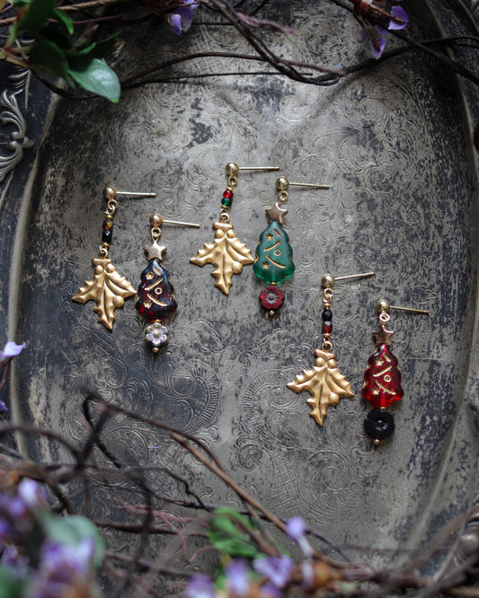 Vintage style ring - Holly and Christmas tree