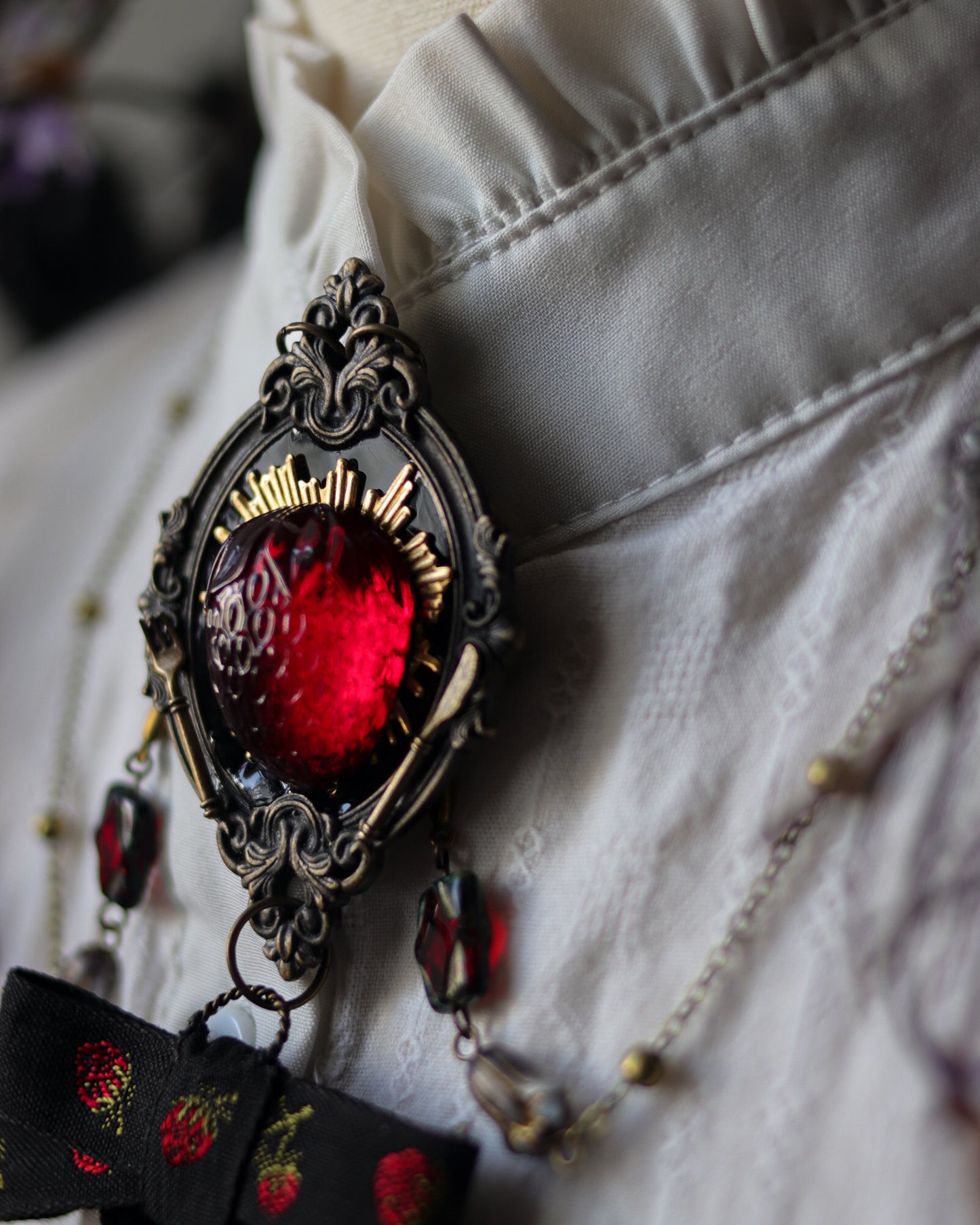 Vintage style necklace - Strawberry palpitations