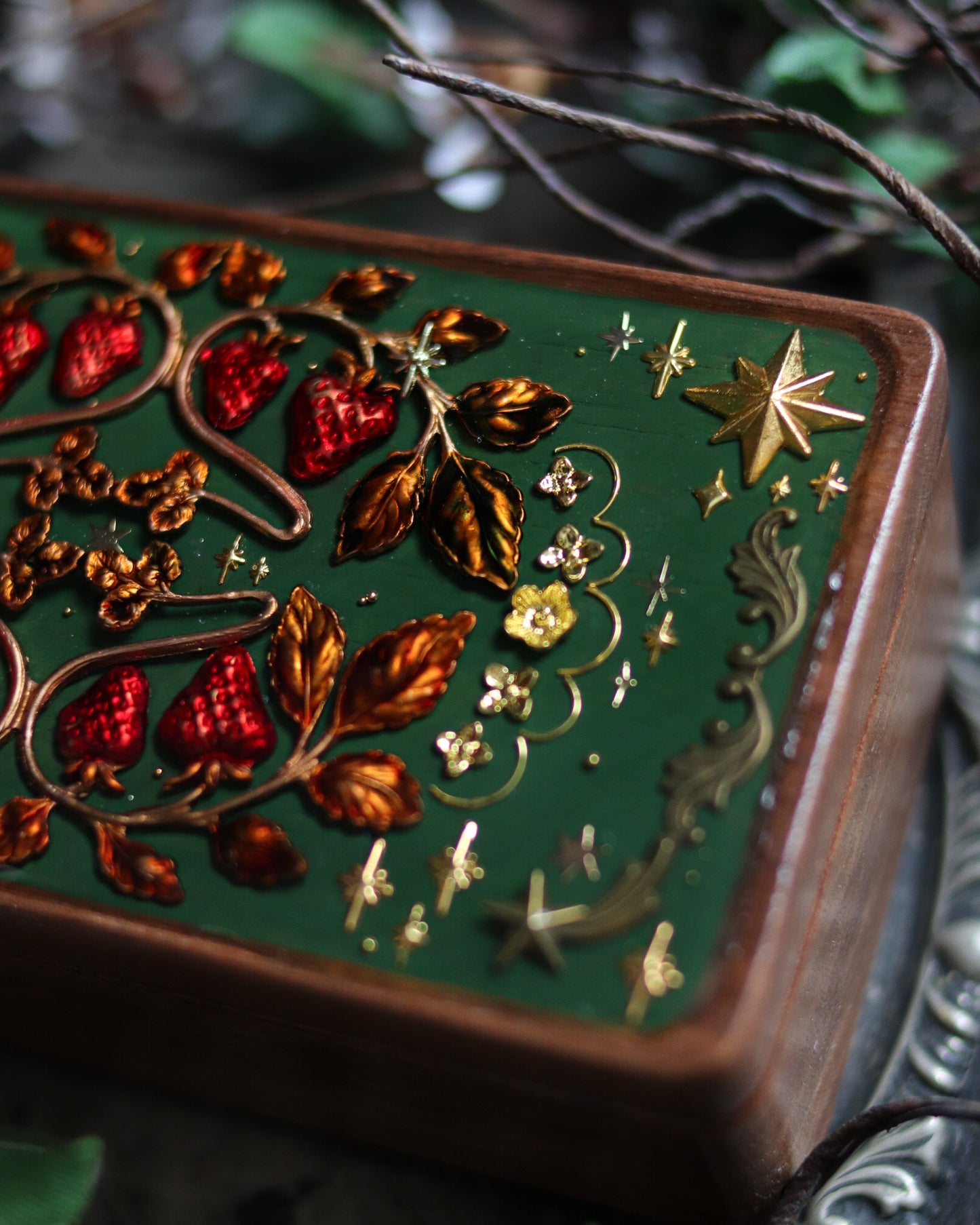 Walnut jewelry box - Strawberry Rhapsody 胡桃木首飾盒 - 草莓狂想曲