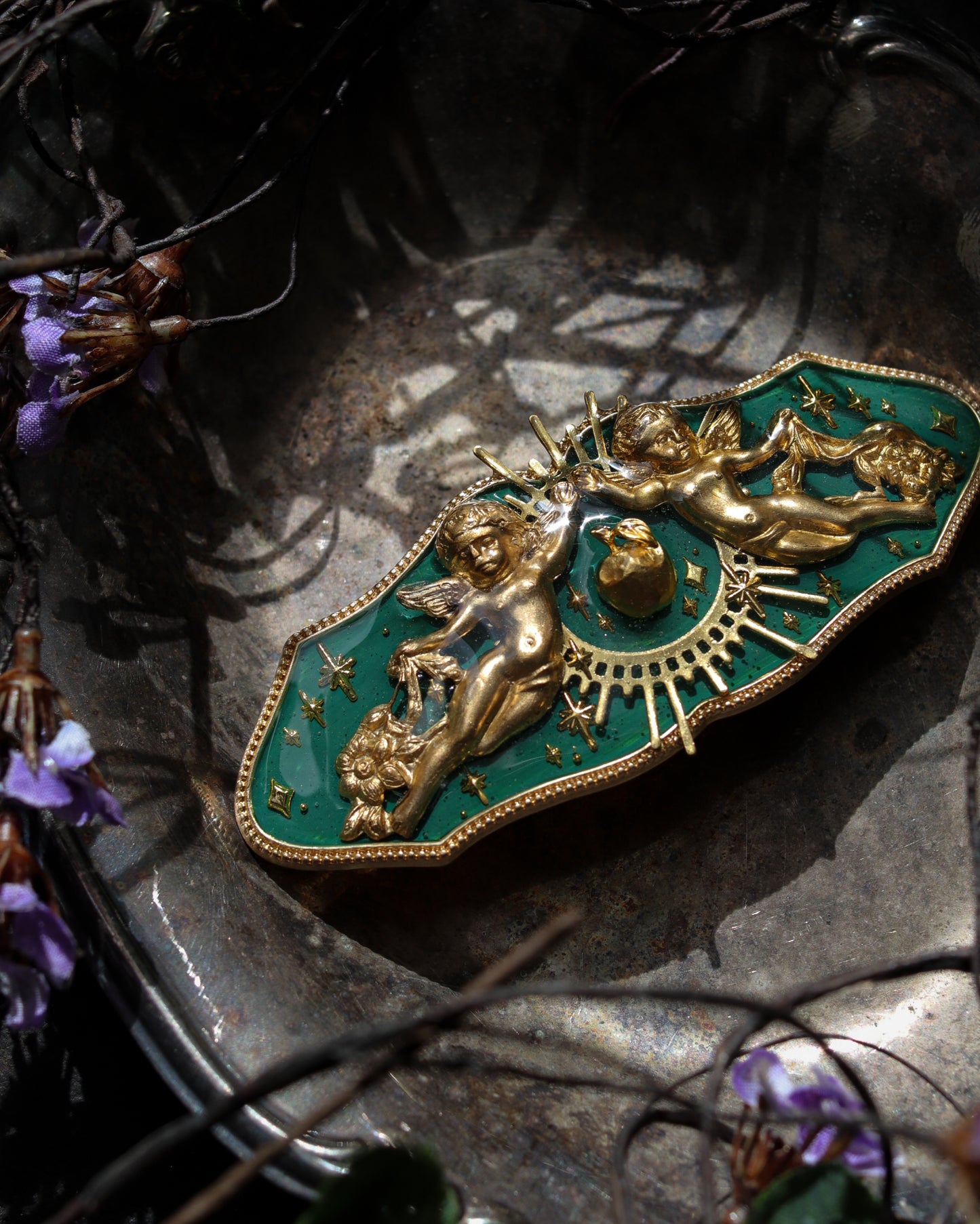 Vintage style hair clip - Gold Apple