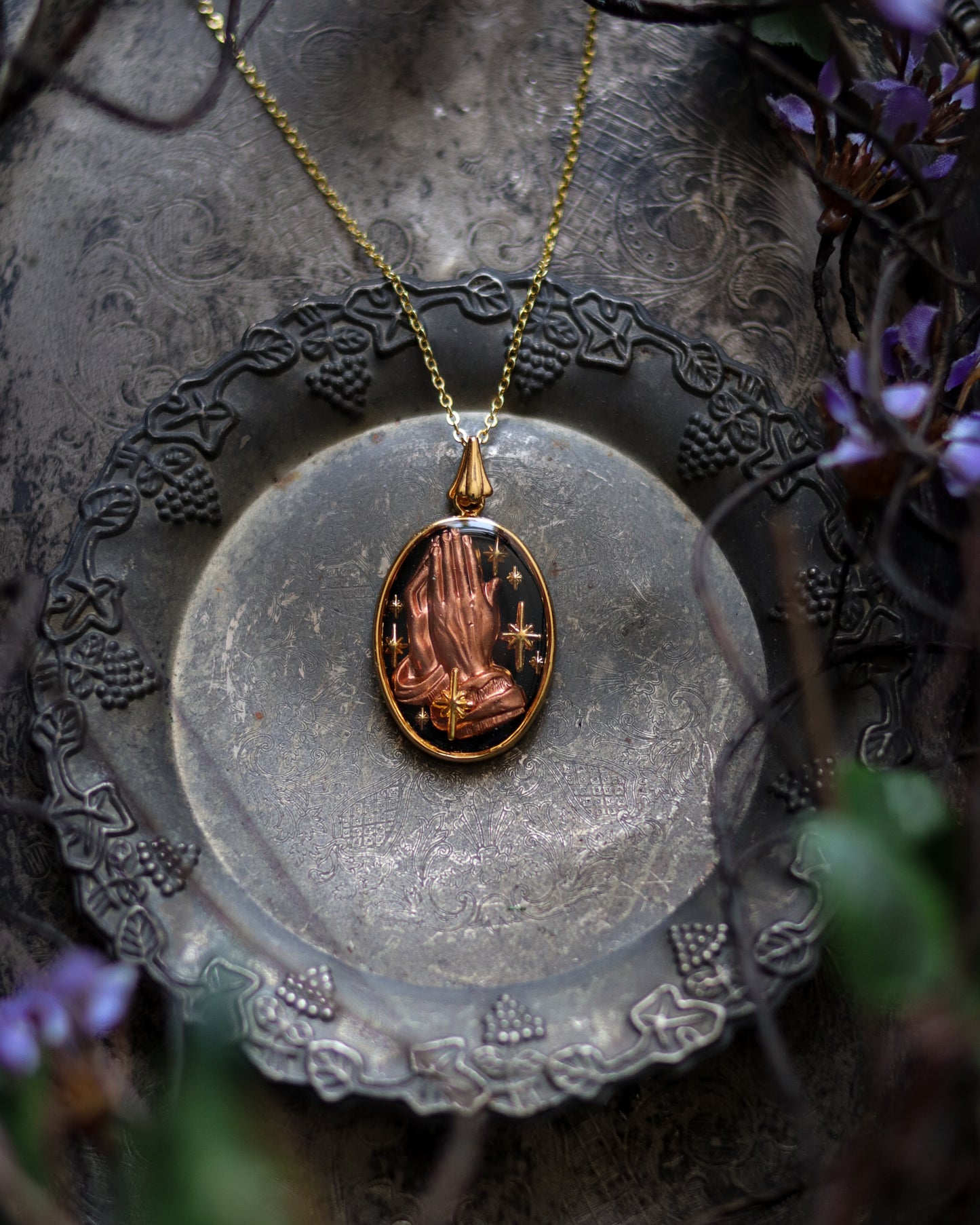 Vintage style necklace - Pray