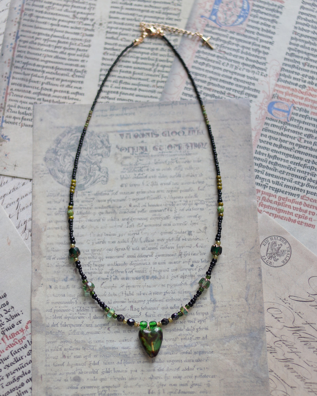 Czech glass bead necklace - Deep green and tranquil 捷克琉璃項鍊 - 深綠謐靜
