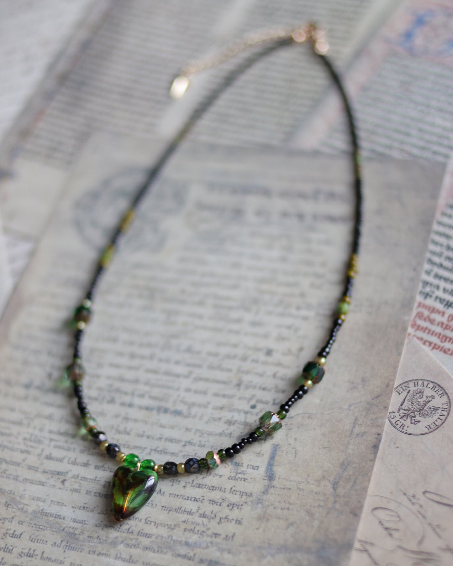 Czech glass bead necklace - Deep green and tranquil 捷克琉璃項鍊 - 深綠謐靜