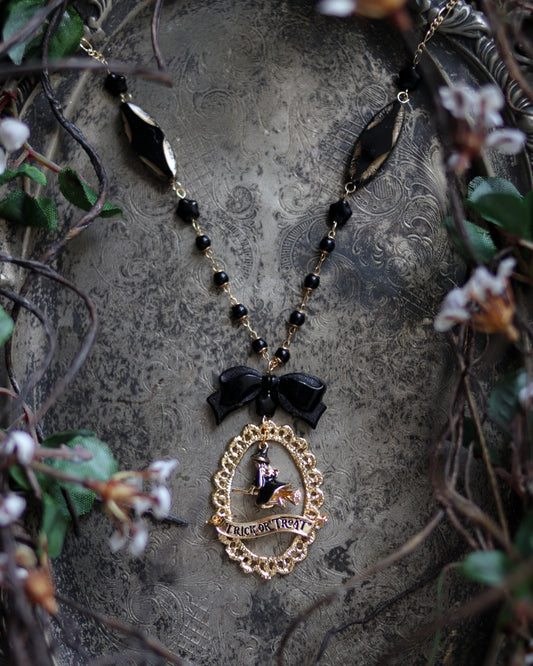 Vintage style necklace - Witch's Mischief