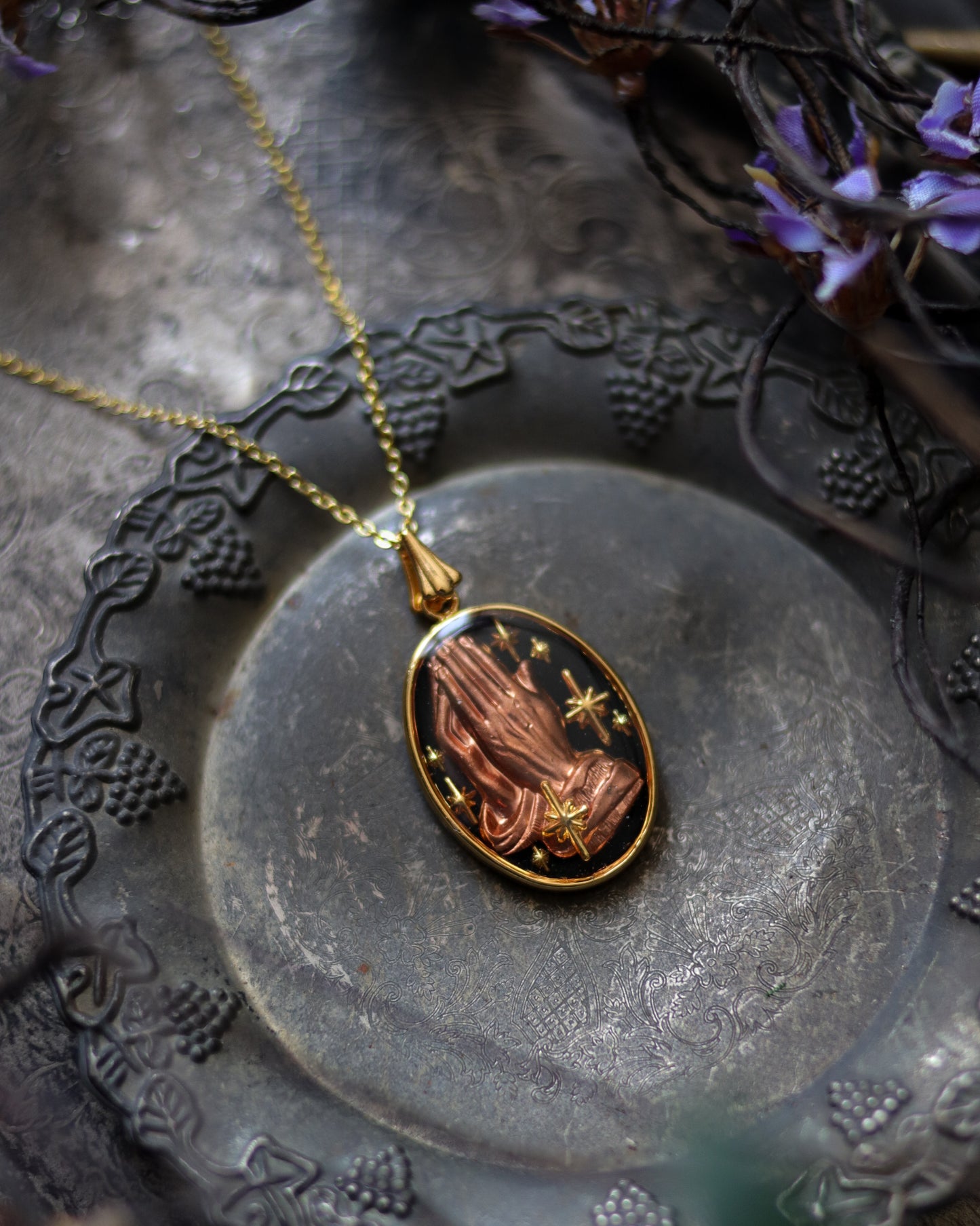 Vintage style necklace - Pray
