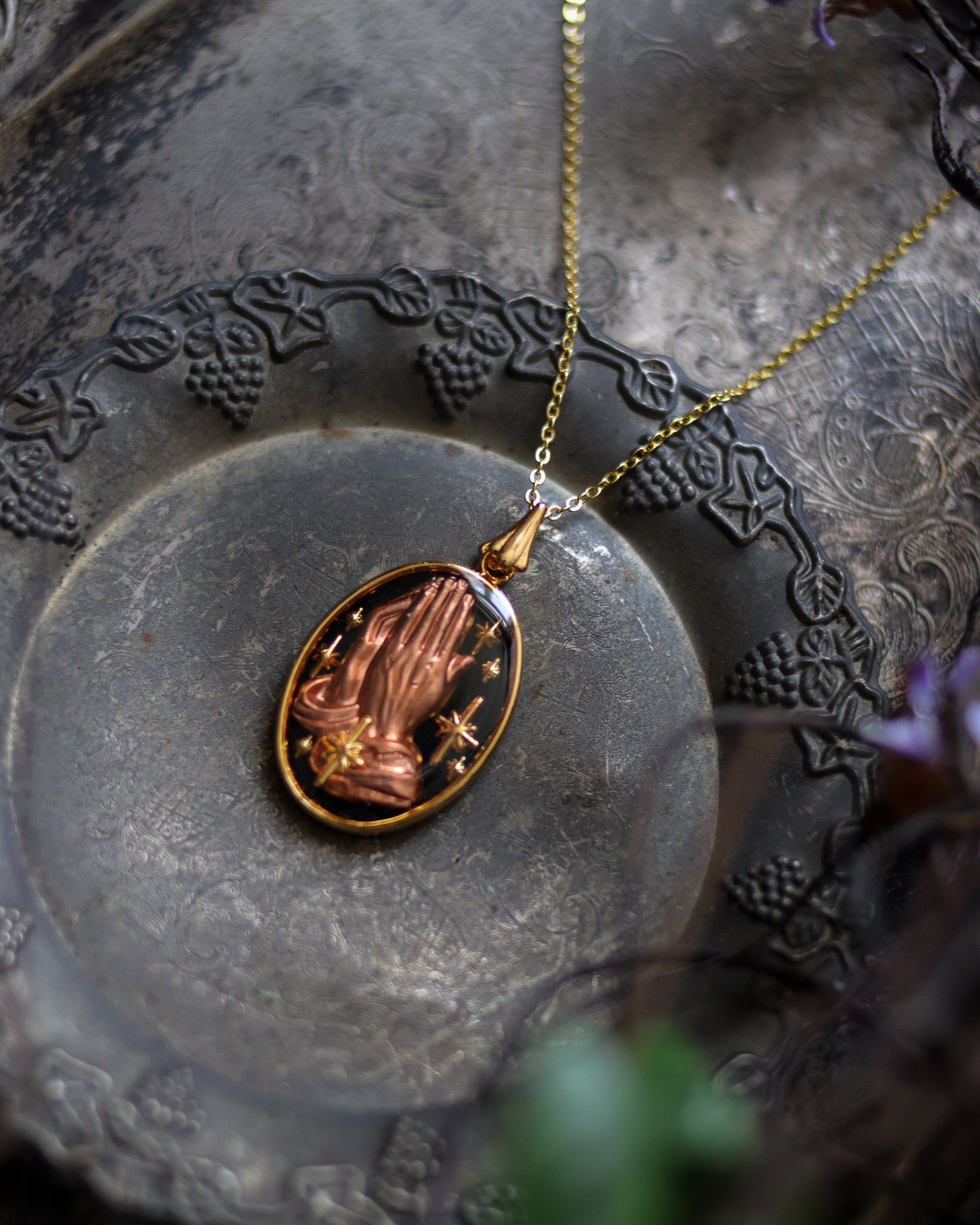 Vintage style necklace - Pray