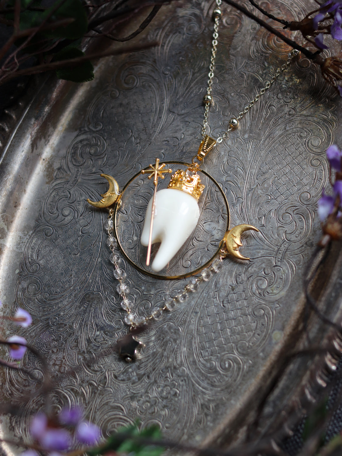 Vintage style necklace - Big Tooth Fairy