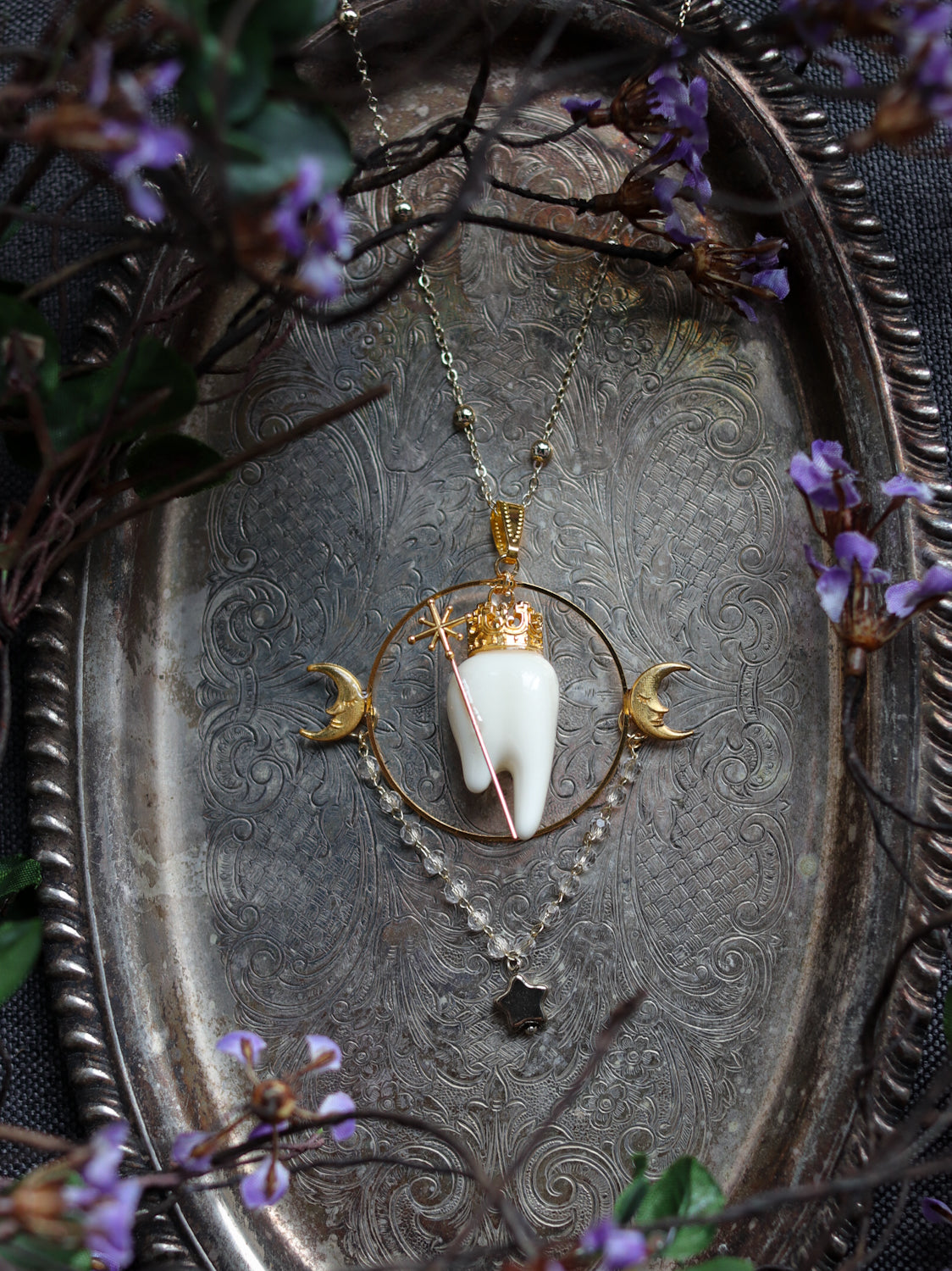 Vintage style necklace - Big Tooth Fairy